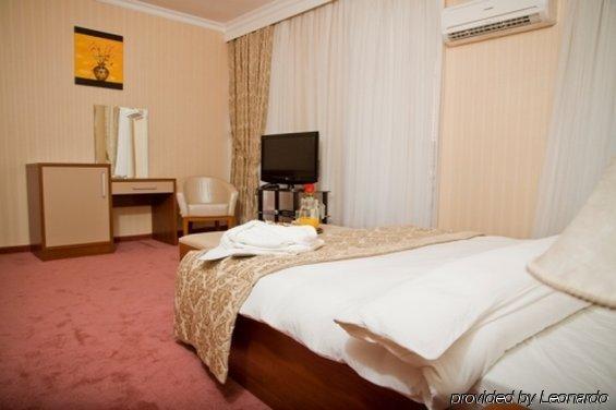 City Palace Hotel Baku Room photo